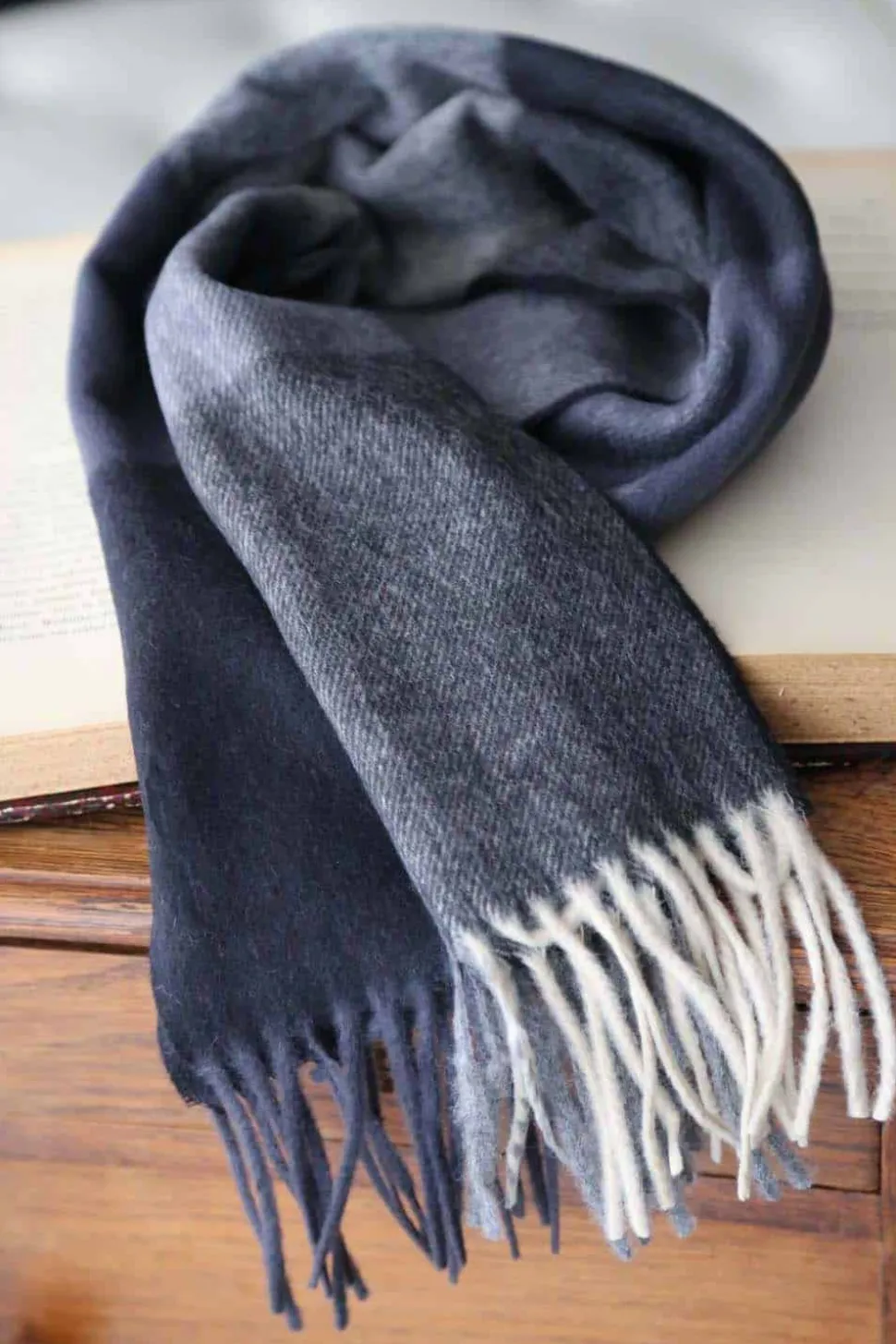 echarpe_gris_tonyo_0.webp Homme Saheline Echarpe Gris Tonyo