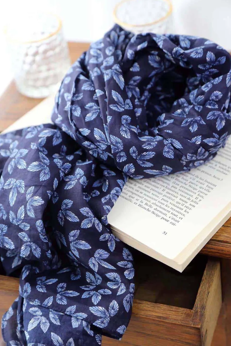 foulard_bleu_oliver_6.webp Homme Saheline Foulard Bleu Oliver