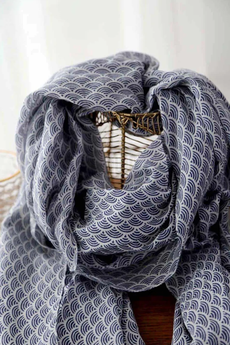foulard_homme_bleu_sawyer_1.webp Homme Saheline Foulard Homme Bleu Sawyer