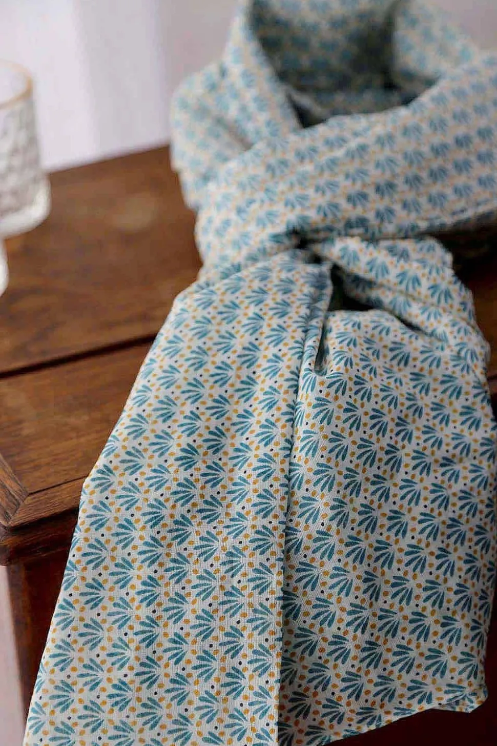 foulard_homme_bleu_turquo_0.webp Homme Saheline Foulard Homme Bleu Turquoise Brooklyn