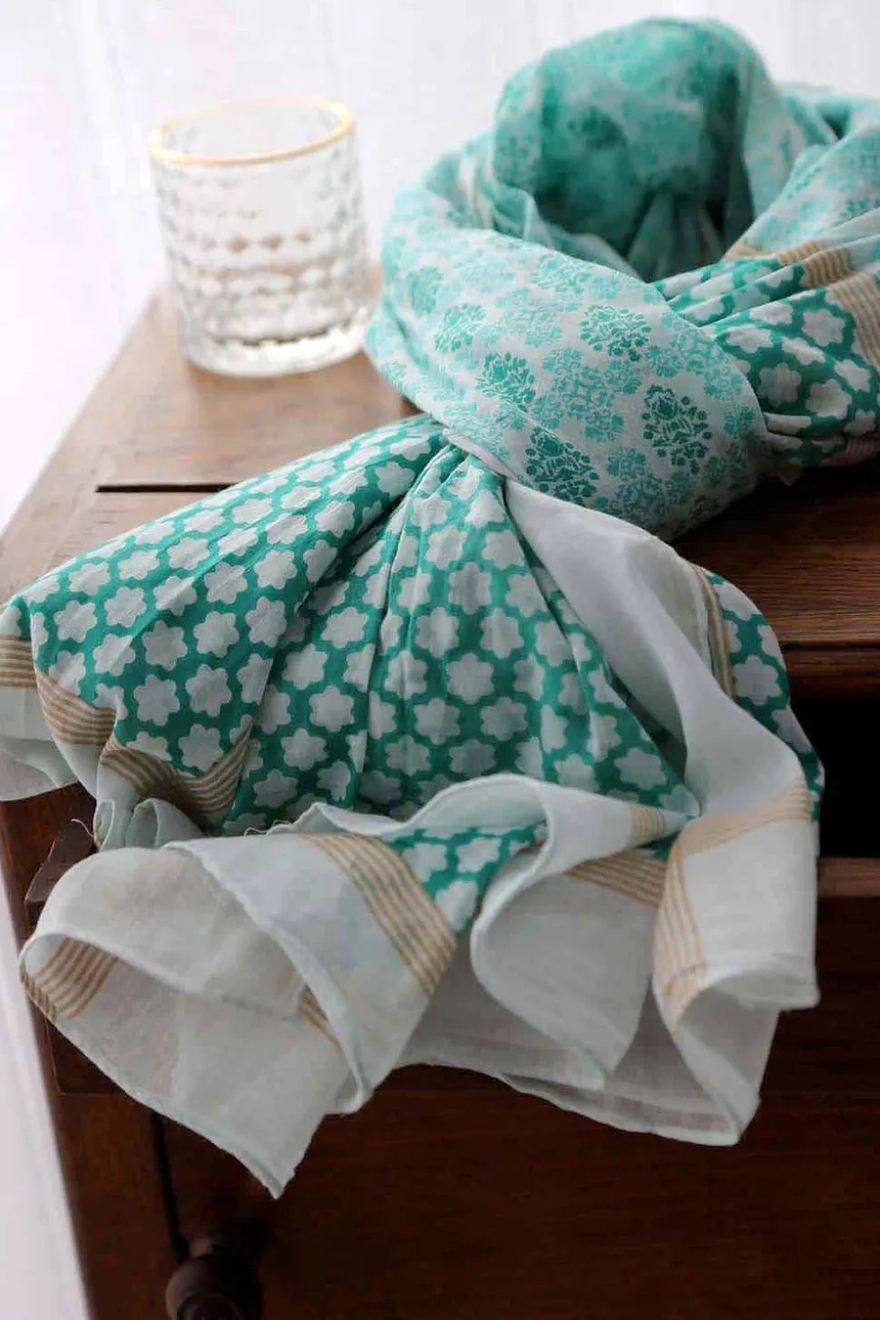 foulard_homme_bleu_turquo_2-1.webp Homme Saheline Foulard Homme Bleu Turquoise Bradley