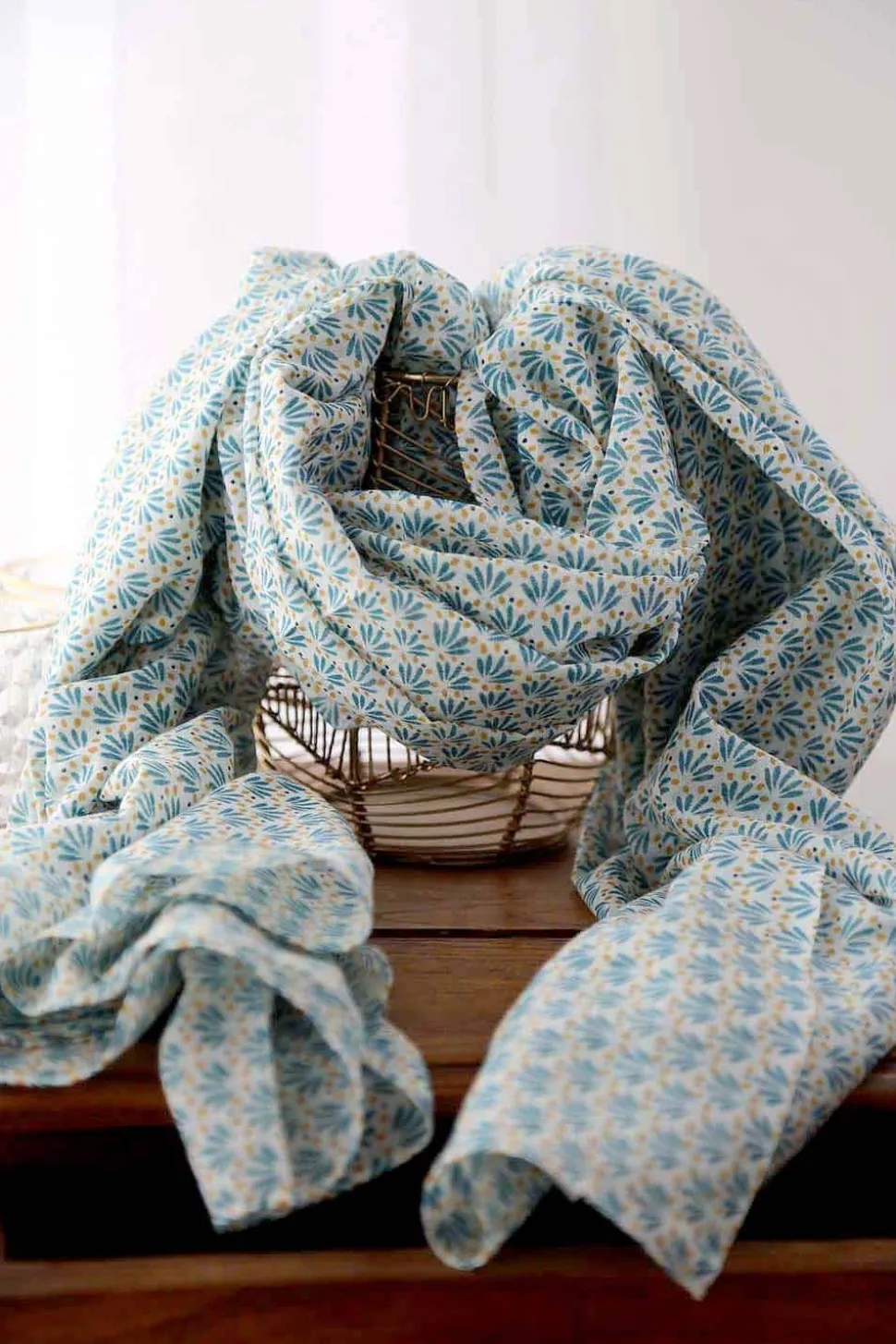 foulard_homme_bleu_turquo_2.webp Homme Saheline Foulard Homme Bleu Turquoise Brooklyn