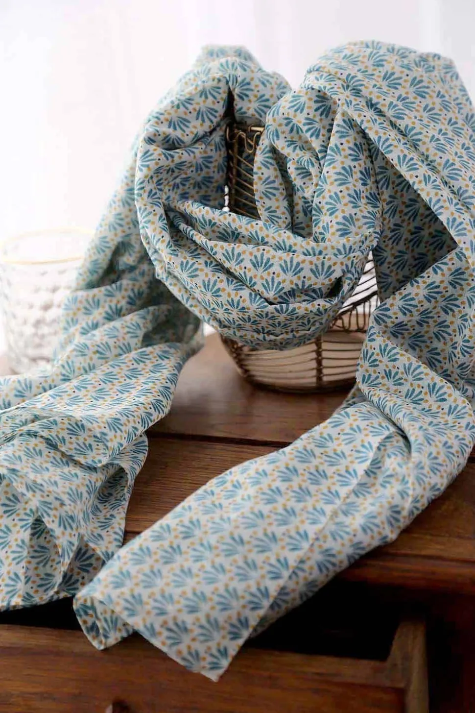 foulard_homme_bleu_turquo_3.webp Homme Saheline Foulard Homme Bleu Turquoise Brooklyn