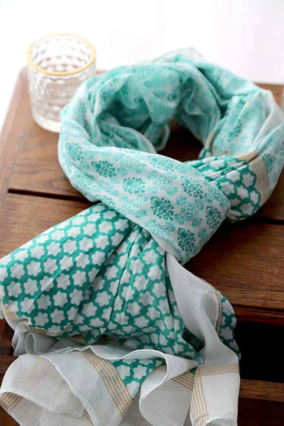 foulard_homme_bleu_turquo_6-1.webp Homme Saheline Foulard Homme Bleu Turquoise Bradley