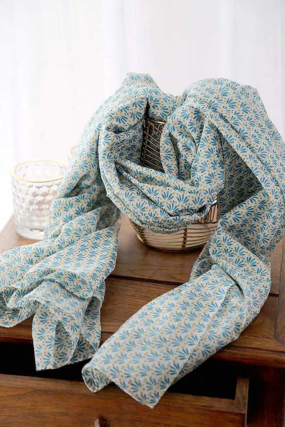 foulard_homme_bleu_turquo_7.webp Homme Saheline Foulard Homme Bleu Turquoise Brooklyn