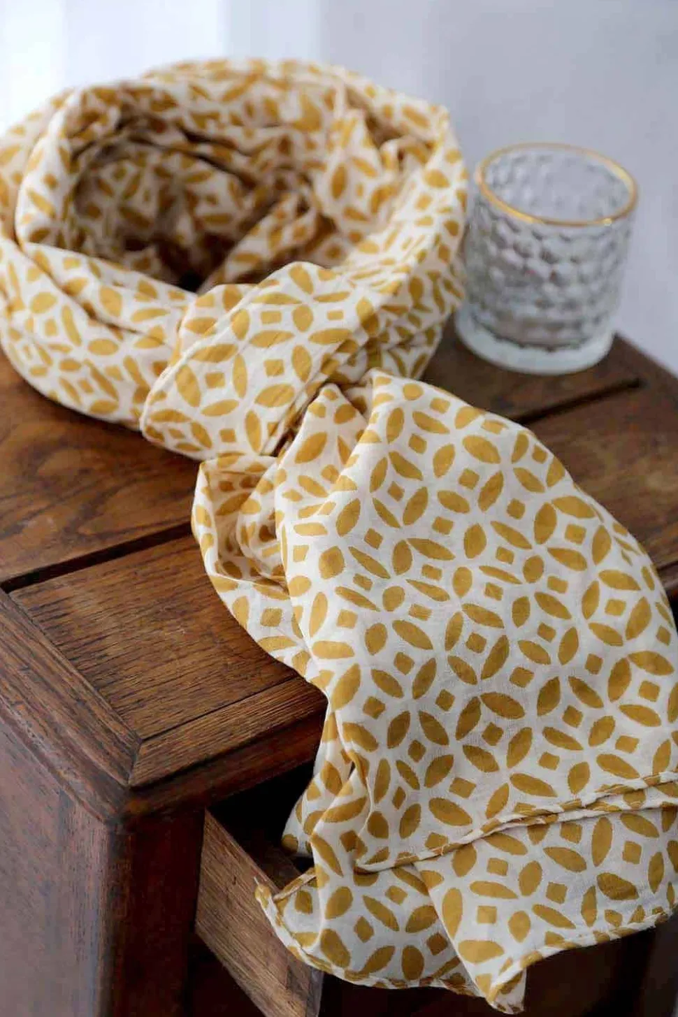foulard_homme_jaune_austi_1.webp Homme Saheline Foulard Homme Jaune Austin