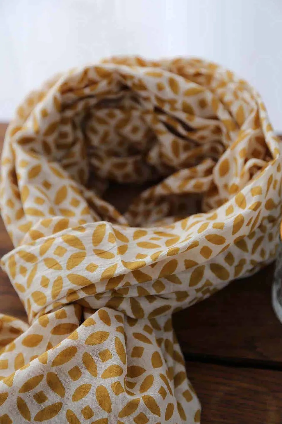 foulard_homme_jaune_austi_3.webp Homme Saheline Foulard Homme Jaune Austin