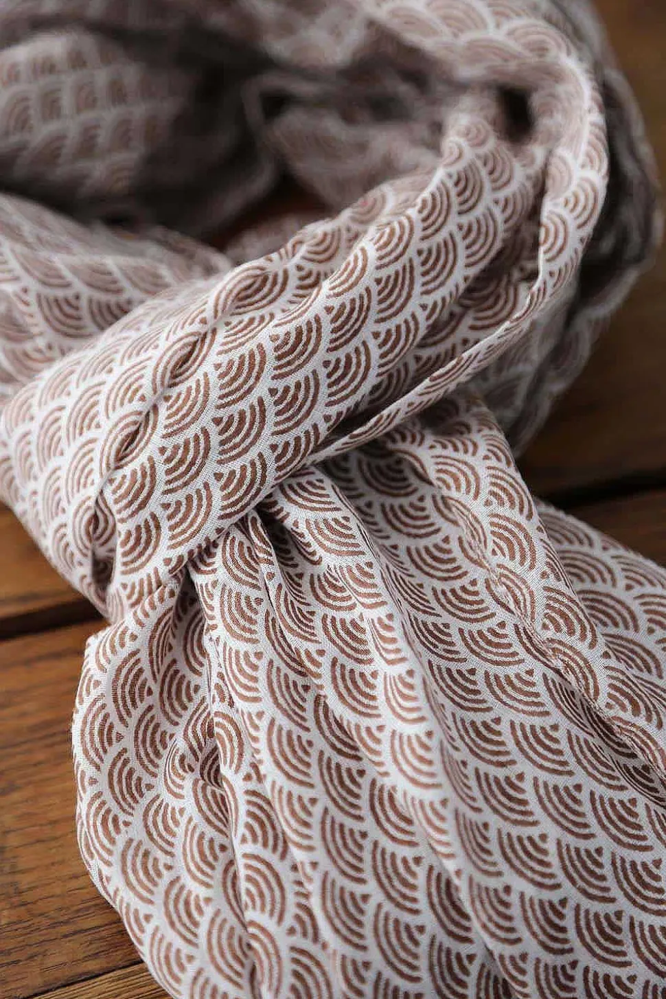 foulard_homme_marron_sawy_3.webp Homme Saheline Foulard Homme Marron Sawyer