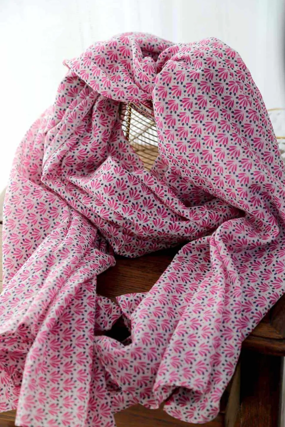 foulard_homme_rose_fushia_5.webp Homme Saheline Foulard Homme Rose Fushia Brooklyn