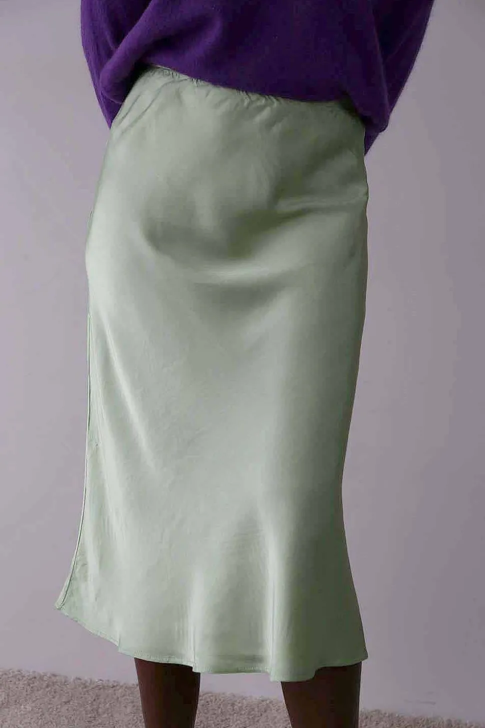 jupe_midi_soie_vert_amand_1.webp Femmes Saheline Jupe Midi Soie Vert Amande Natty