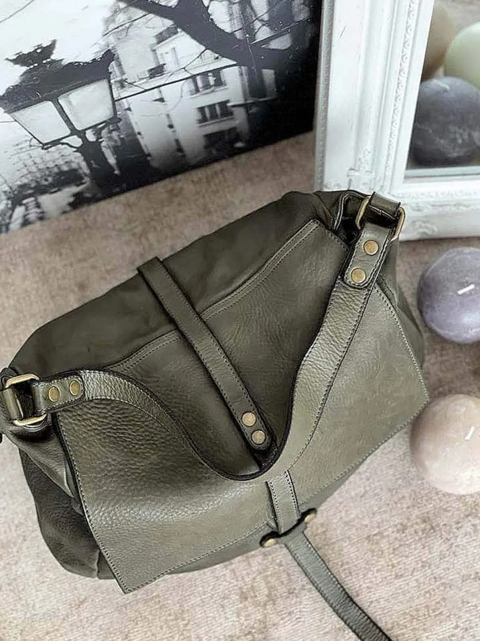 sac_besace_cuir_vert_kaki_5.webp Femmes Saheline Sac Besace Cuir Vert Kaki Ninon
